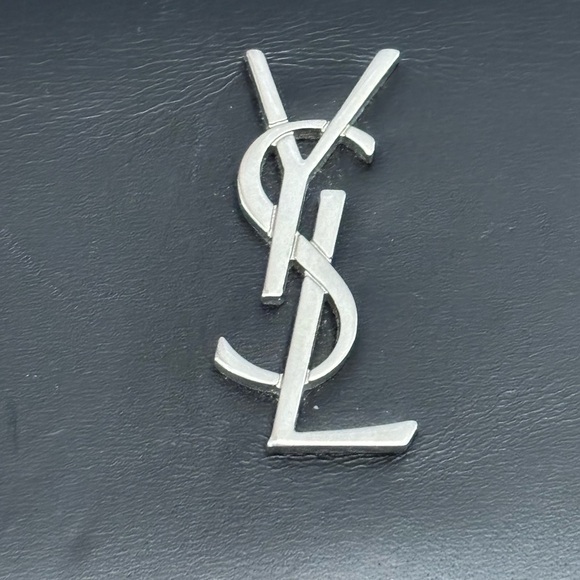 Yves Saint Laurent Black Leather women’s wallet - Picture 12 of 12